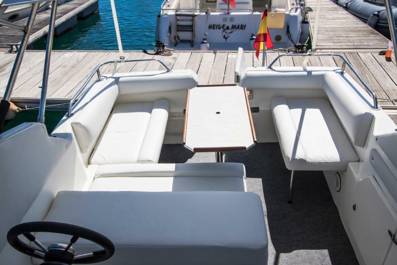 Cozy Boat To Unwind By The Ocean Hotell Puerto Calero Exteriör bild